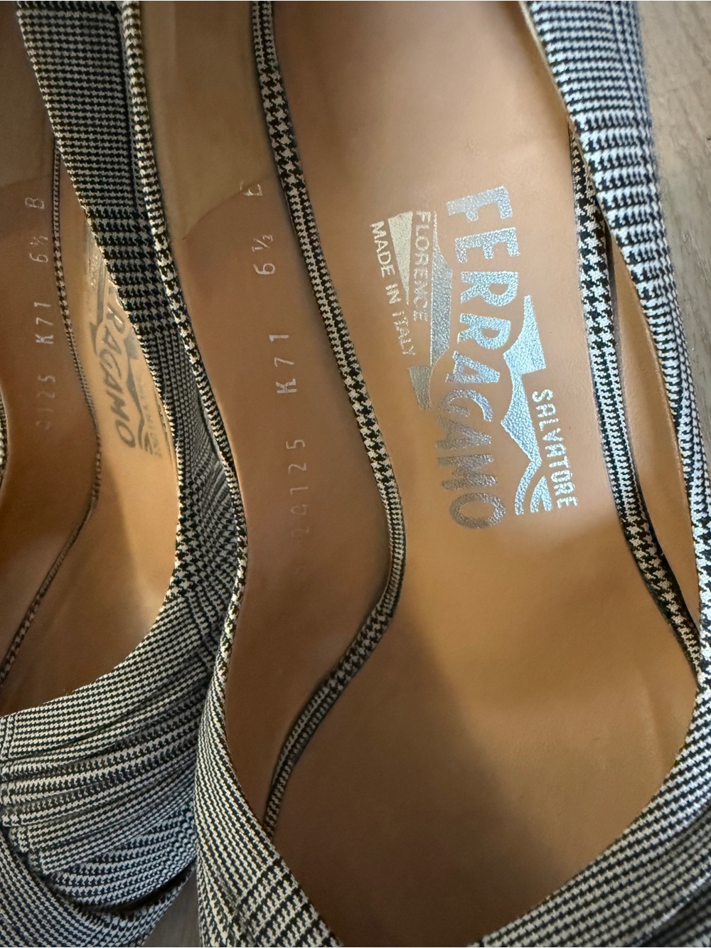 Salvatore Ferragamo Peep Toe Heels Black White Houndstooth Pumps Size 6.5 - Picture 7 of 7